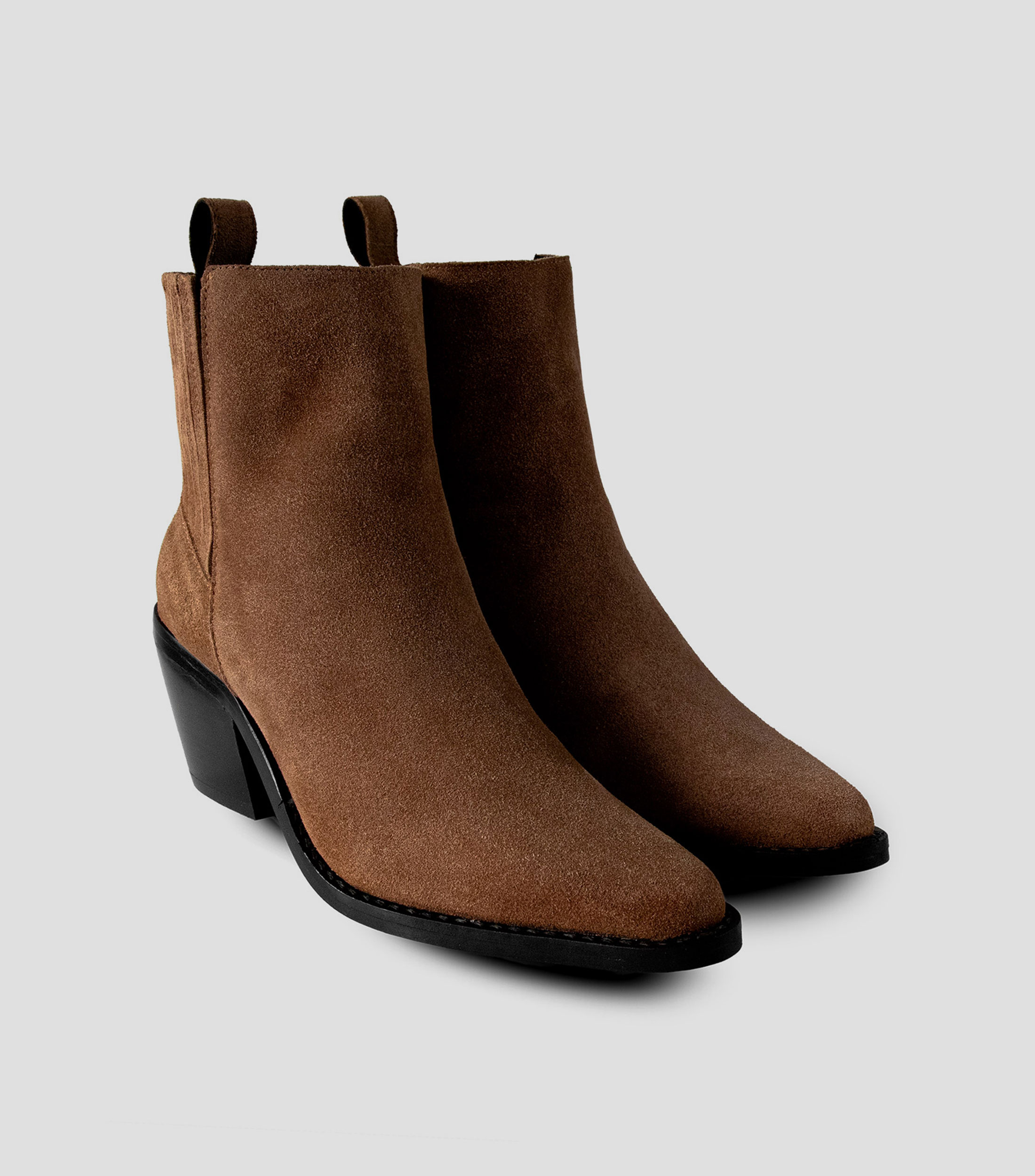 Botines en Gamuza con n Tacón Medio Ancho Mujer